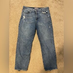 Distressed loose jeans